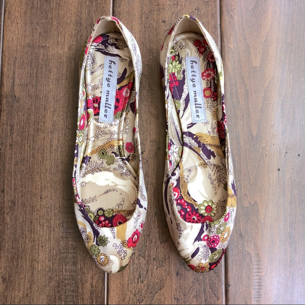 LOVELY BETTYE MULLER SATIN PRINTED BALLET FLAT 🌸